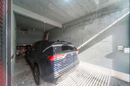 Garagem de casa à venda com 2 quartos, 138m² em Vila Apiai, Santo André