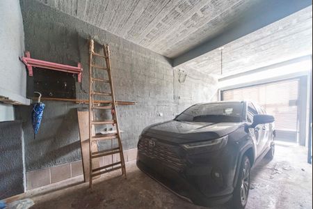 Garagem de casa à venda com 2 quartos, 138m² em Vila Apiai, Santo André
