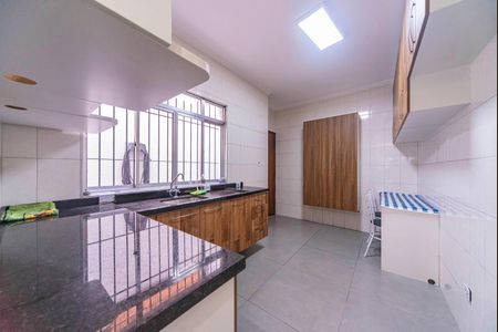 Casa à venda com 138m², 2 quartos e 2 vagas Casa à venda com 138m², 2 quartos e 2 vagasCozinha