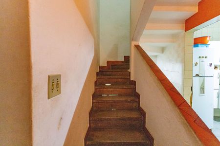 Casa à venda com 100m², 2 quartos e 1 vagaEscada 