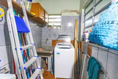 Casa à venda com 100m², 2 quartos e 1 vagaÁrea de serviço 