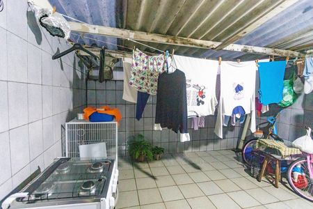 Casa à venda com 100m², 2 quartos e 1 vagaÁrea de serviço 