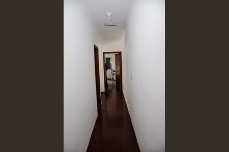 Casa para alugar com 119m², 3 quartos e 2 vagas Casa para alugar com 119m², 3 quartos e 2 vagasDetalhe - Corredor