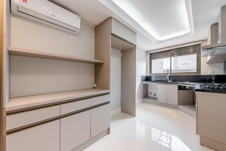 Apartamento para alugar com 169m², 3 quartos e 3 vagas