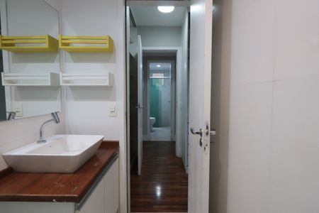 Apartamento para alugar com 81m², 2 quartos e 1 vaga Apartamento para alugar com 81m², 2 quartos e 1 vagaBanheiro da Suíte
