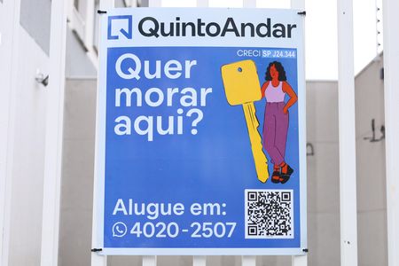 Apartamento para alugar com 29m², 2 quartos e sem vagaPlaca grande instalada na fachada do condomínio em 12.06.2026 - Código da placa: YZUS-1622