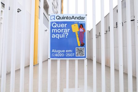Apartamento para alugar com 29m², 2 quartos e sem vagaPlaca grande instalada na fachada do condomínio em 12.06.2026 - Código da placa: YZUS-1622