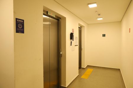 Apartamento para alugar com 29m², 2 quartos e sem vagaÁrea comum - Saguão do prédio
