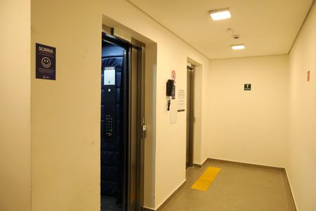 Apartamento para alugar com 29m², 2 quartos e sem vagaÁrea comum - Saguão do prédio
