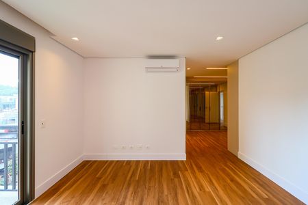 Apartamento à venda com 3 quartos, 211m² em Real Parque, São Paulo