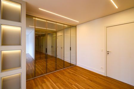 Apartamento à venda com 3 quartos, 211m² em Real Parque, São Paulo