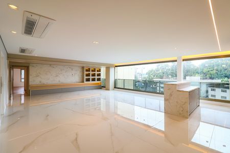 Apartamento à venda com 3 quartos, 211m² em Real Parque, São Paulo