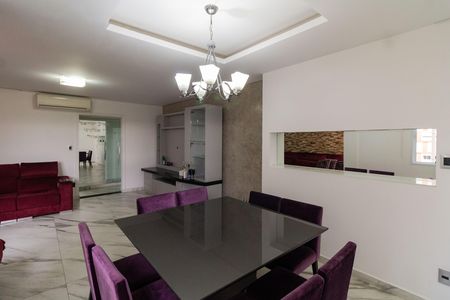 Apartamento à venda com 136m², 3 quartos e sem vaga Apartamento à venda com 136m², 3 quartos e sem vagaSala