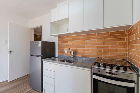 Cozinha de apartamento para alugar com 1 quarto, 24m² em Barra Funda, São Paulo