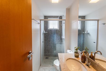 Apartamento à venda com 174m², 4 quartos e 3 vagas Apartamento à venda com 174m², 4 quartos e 3 vagasBanheiro Social 1
