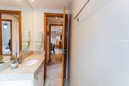 Apartamento à venda com 174m², 4 quartos e 3 vagas Apartamento à venda com 174m², 4 quartos e 3 vagasBanheiro Social 1