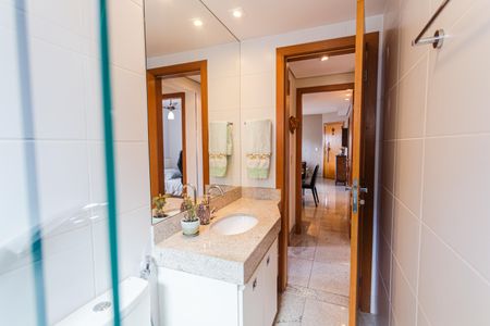 Apartamento à venda com 174m², 4 quartos e 3 vagas Apartamento à venda com 174m², 4 quartos e 3 vagasBanheiro Social 1