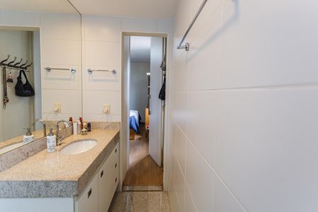 Apartamento à venda com 174m², 4 quartos e 3 vagas Apartamento à venda com 174m², 4 quartos e 3 vagasBanheiro da Suíte