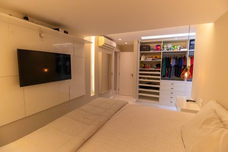 Apartamento à venda com 240m², 3 quartos e 3 vagas Apartamento à venda com 240m², 3 quartos e 3 vagasSuíte
