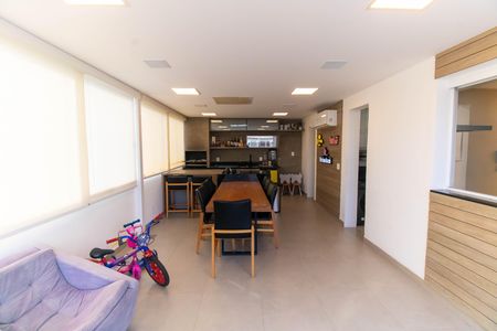 Apartamento à venda com 240m², 3 quartos e 3 vagas Apartamento à venda com 240m², 3 quartos e 3 vagasCobertura