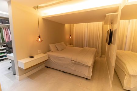 Apartamento à venda com 240m², 3 quartos e 3 vagas Apartamento à venda com 240m², 3 quartos e 3 vagasSuíte