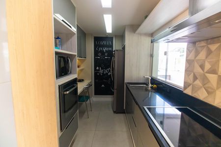 Apartamento à venda com 240m², 3 quartos e 3 vagas Apartamento à venda com 240m², 3 quartos e 3 vagasCozinha