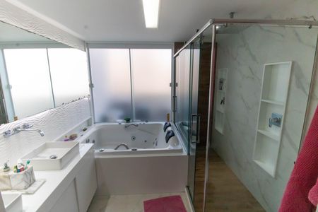 Apartamento à venda com 240m², 3 quartos e 3 vagas Apartamento à venda com 240m², 3 quartos e 3 vagasBanheiro da Suíte
