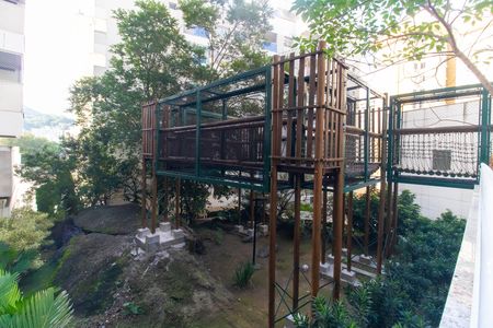 Apartamento à venda com 240m², 3 quartos e 3 vagas Apartamento à venda com 240m², 3 quartos e 3 vagasÁrea comum