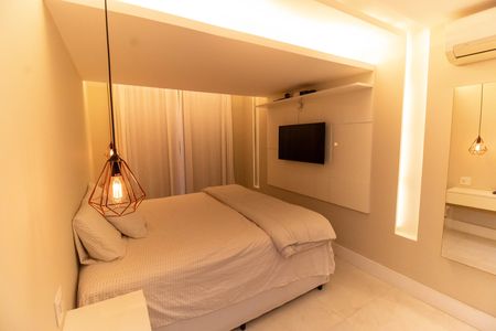 Apartamento à venda com 240m², 3 quartos e 3 vagas Apartamento à venda com 240m², 3 quartos e 3 vagasSuíte