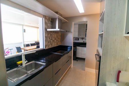Apartamento à venda com 240m², 3 quartos e 3 vagas Apartamento à venda com 240m², 3 quartos e 3 vagasCozinha