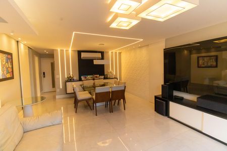 Apartamento à venda com 240m², 3 quartos e 3 vagas Apartamento à venda com 240m², 3 quartos e 3 vagasSala