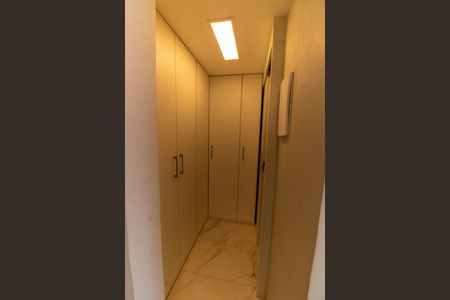 Apartamento à venda com 240m², 3 quartos e 3 vagas Apartamento à venda com 240m², 3 quartos e 3 vagasDespensa