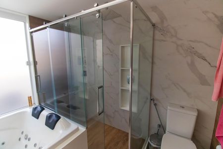 Apartamento à venda com 240m², 3 quartos e 3 vagas Apartamento à venda com 240m², 3 quartos e 3 vagasBanheiro da Suíte
