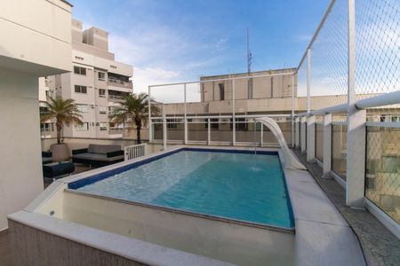Apartamento à venda com 240m², 3 quartos e 3 vagas Apartamento à venda com 240m², 3 quartos e 3 vagasCobertura