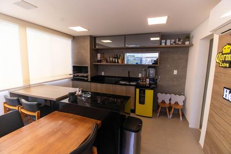 Apartamento à venda com 240m², 3 quartos e 3 vagas Apartamento à venda com 240m², 3 quartos e 3 vagasCobertura