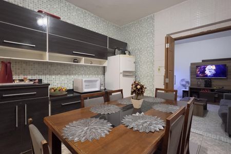 Casa à venda com 171m², 2 quartos e 2 vagas Casa à venda com 171m², 2 quartos e 2 vagasCozinha