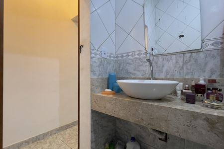 Casa à venda com 171m², 2 quartos e 2 vagas Casa à venda com 171m², 2 quartos e 2 vagasBanheiro