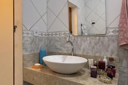 Casa à venda com 171m², 2 quartos e 2 vagas Casa à venda com 171m², 2 quartos e 2 vagasBanheiro