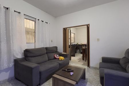 Casa à venda com 171m², 2 quartos e 2 vagas Casa à venda com 171m², 2 quartos e 2 vagasSala