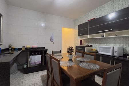 Casa à venda com 171m², 2 quartos e 2 vagas Casa à venda com 171m², 2 quartos e 2 vagasCozinha