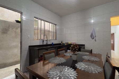 Casa à venda com 171m², 2 quartos e 2 vagas Casa à venda com 171m², 2 quartos e 2 vagasCozinha