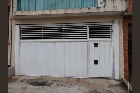 Casa para alugar com 90m², 2 quartos e sem vagaFachada e portão