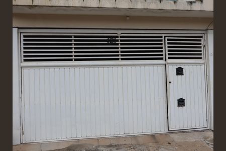 Casa para alugar com 90m², 2 quartos e sem vagaFachada e portão