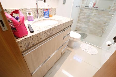 Casa para alugar com 250m², 4 quartos e 2 vagasBanheiro Social