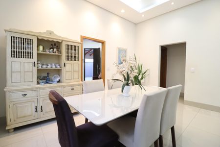 Casa para alugar com 250m², 4 quartos e 2 vagasSala de Jantar