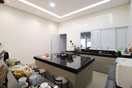 Casa para alugar com 250m², 4 quartos e 2 vagasCozinha