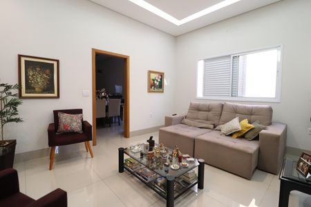 Sala de casa para alugar com 4 quartos, 250m² em Santa Mônica, Uberlândia