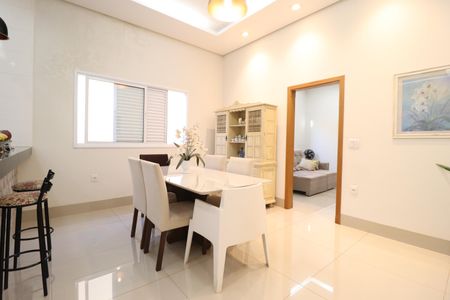 Casa para alugar com 250m², 4 quartos e 2 vagasSala de Jantar