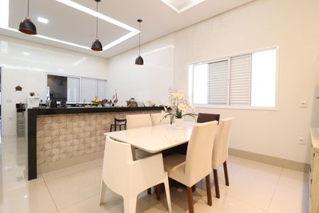 Casa para alugar com 250m², 4 quartos e 2 vagasSala de Jantar