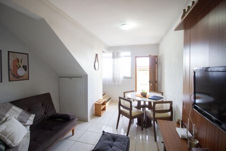 Sala de casa de condomínio à venda com 2 quartos, 65m² em Parque Xangri-lá, Contagem